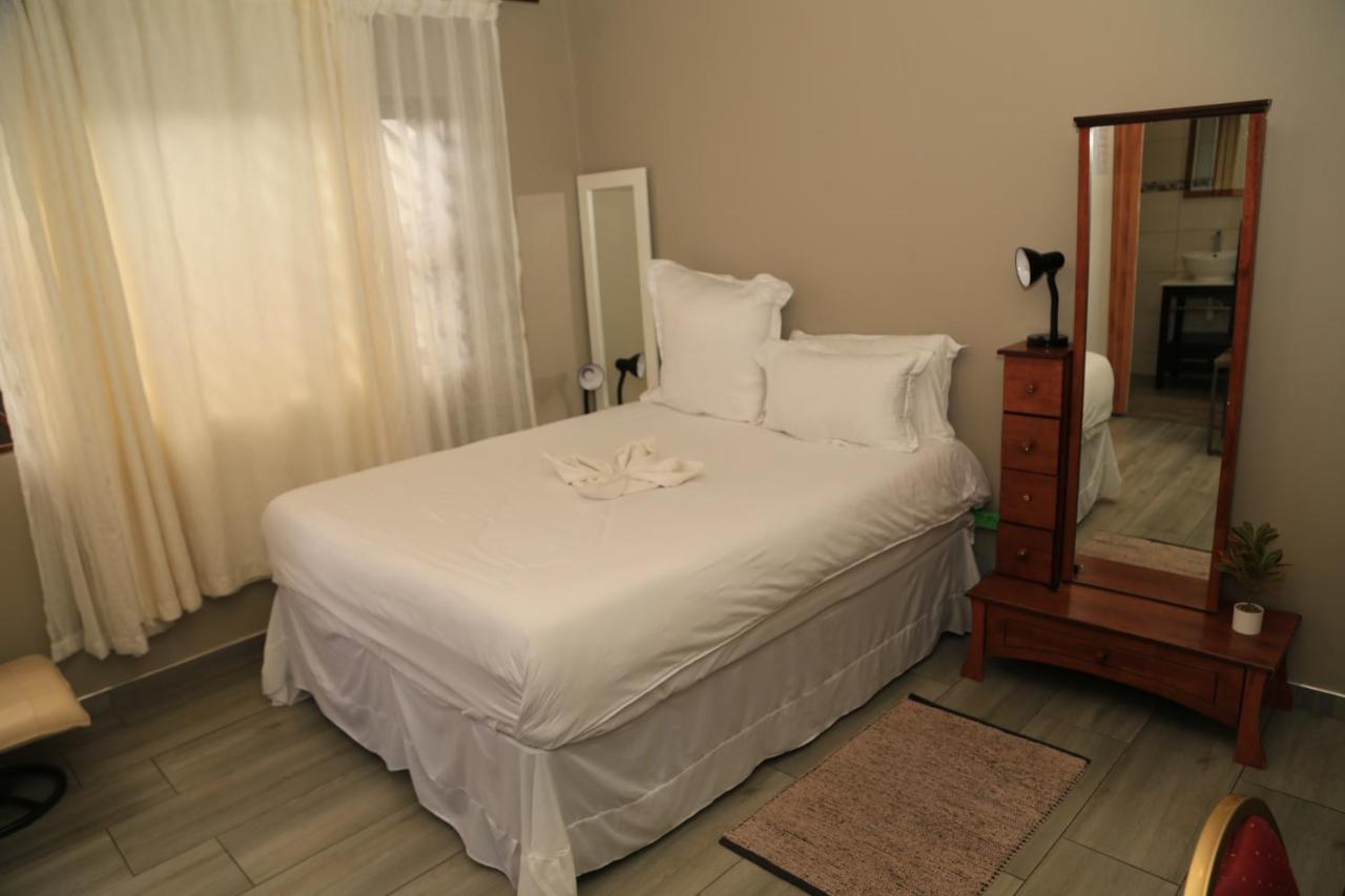 Coco Palm Bed & Breakfast Windhoek Eksteriør bilde