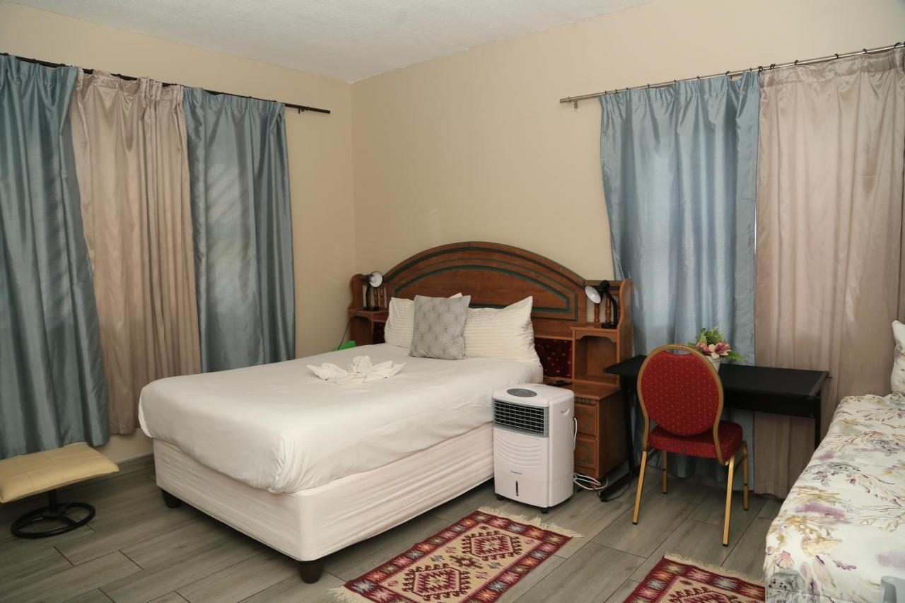 Coco Palm Bed & Breakfast Windhoek Eksteriør bilde