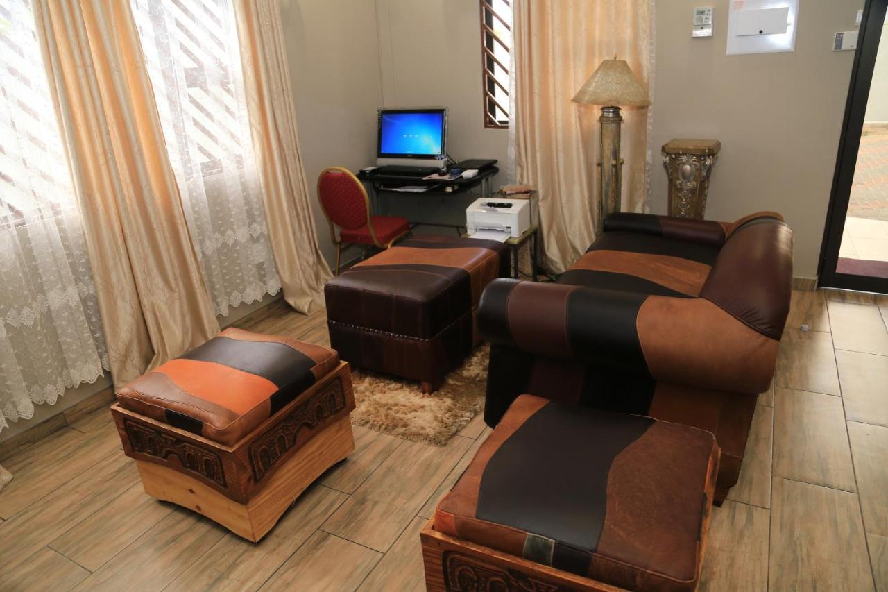 Coco Palm Bed & Breakfast Windhoek Eksteriør bilde